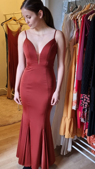 JX5019 Gown in Rust colour